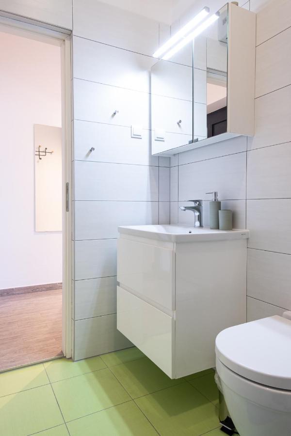 Studio Apartment Les - 4 Min Walk From Amphiteatre Pula Exterior photo